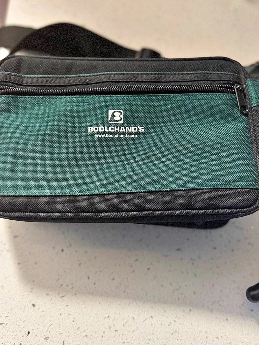 BOOCHANDOS Belt Bag in Green & Black